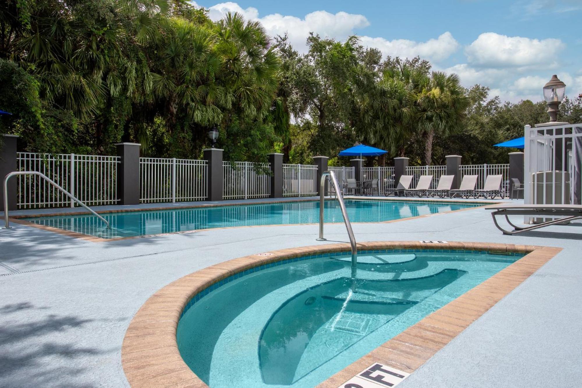 Holiday Inn Express & Suites Bradenton East-Lakewood Ranch By Ihg מראה חיצוני תמונה